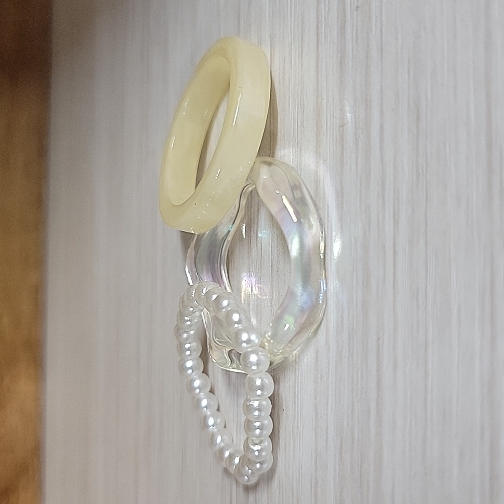 STACKABLE RING TRIO, METAL FREE